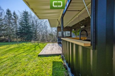 Container lounge bar