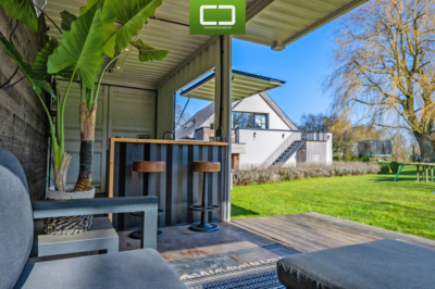 Container lounge bar