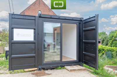 Container kapsalon vooraanzicht links